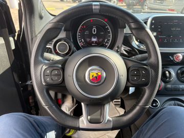 Fahrzeugabbildung Abarth 595C 1.4 T-Jet Klima PDC CarPlay ESTETICO