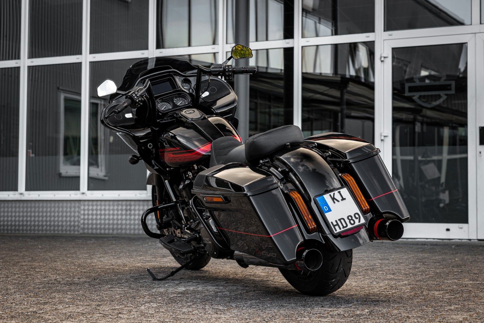 Fahrzeugabbildung Harley-Davidson CVO ROAD GLIDE 117 FLTRXSE - JEKILL&HYDE