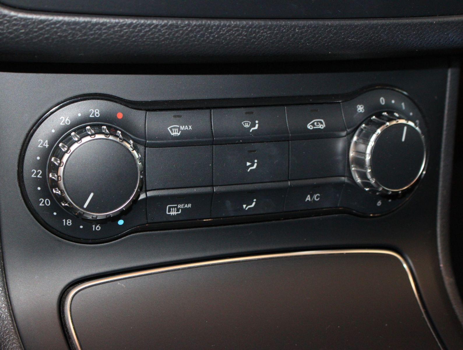 Fahrzeugabbildung Mercedes-Benz B 220 CDI Urban COMAND+LED+AHK+Totwinkel+PDC