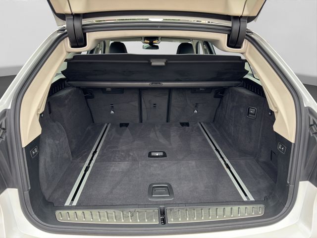 Fahrzeugabbildung BMW 530d Touring xDrive+LED+Kamera+Leder+DAB