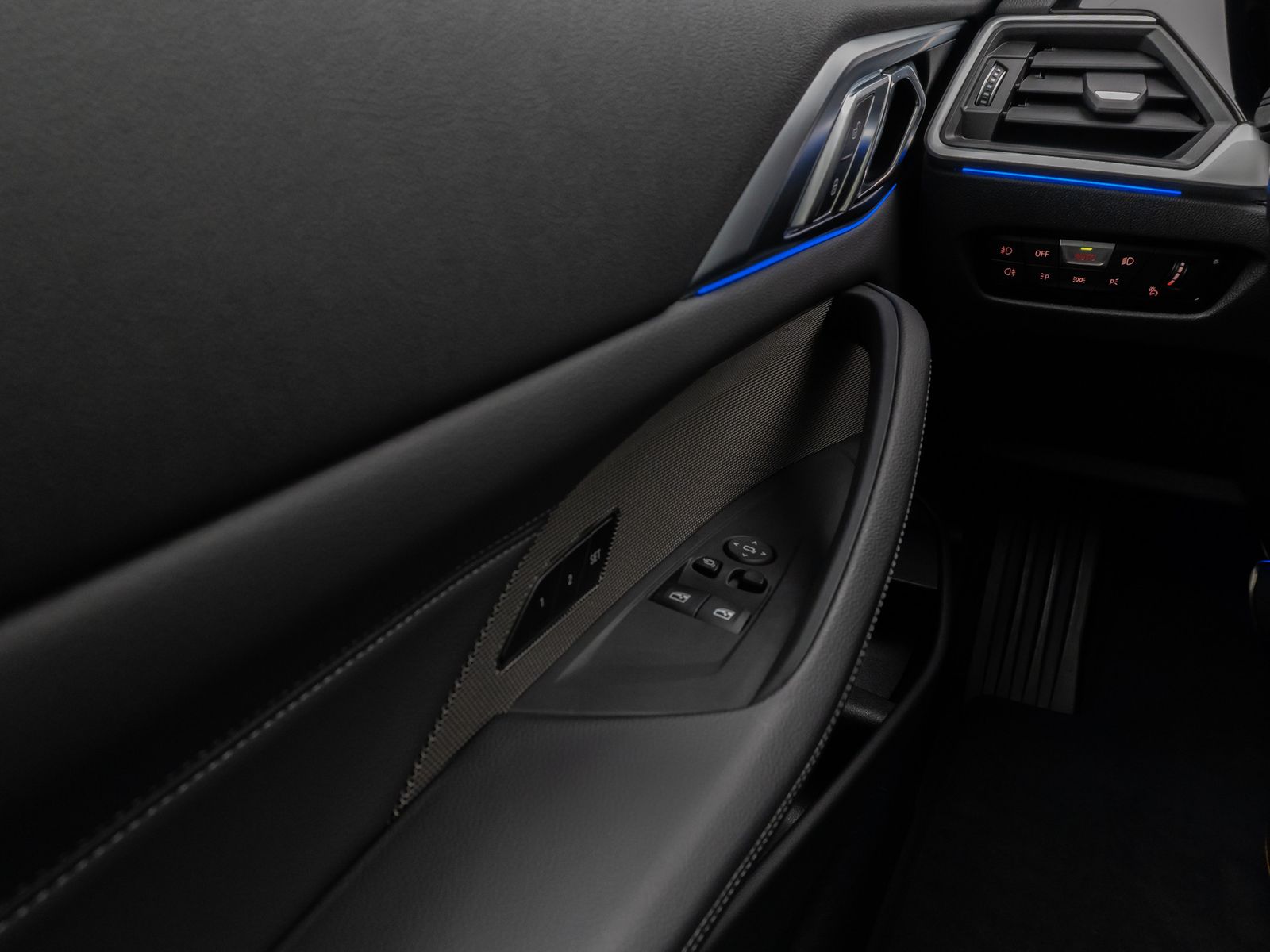 Fahrzeugabbildung BMW 420i Coupé M Sport Glasdach Kamera DAB H/K Komfo