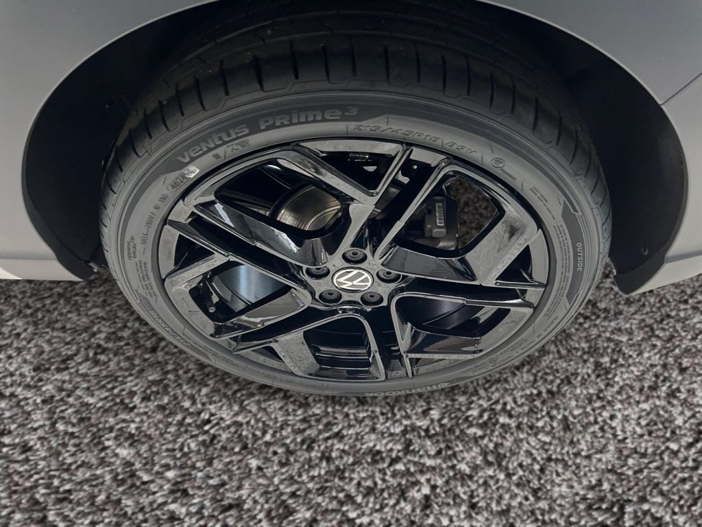 Fahrzeugabbildung Volkswagen Taigo 1.5 TSI R-Line Black Style 5 Jahre NW Gara