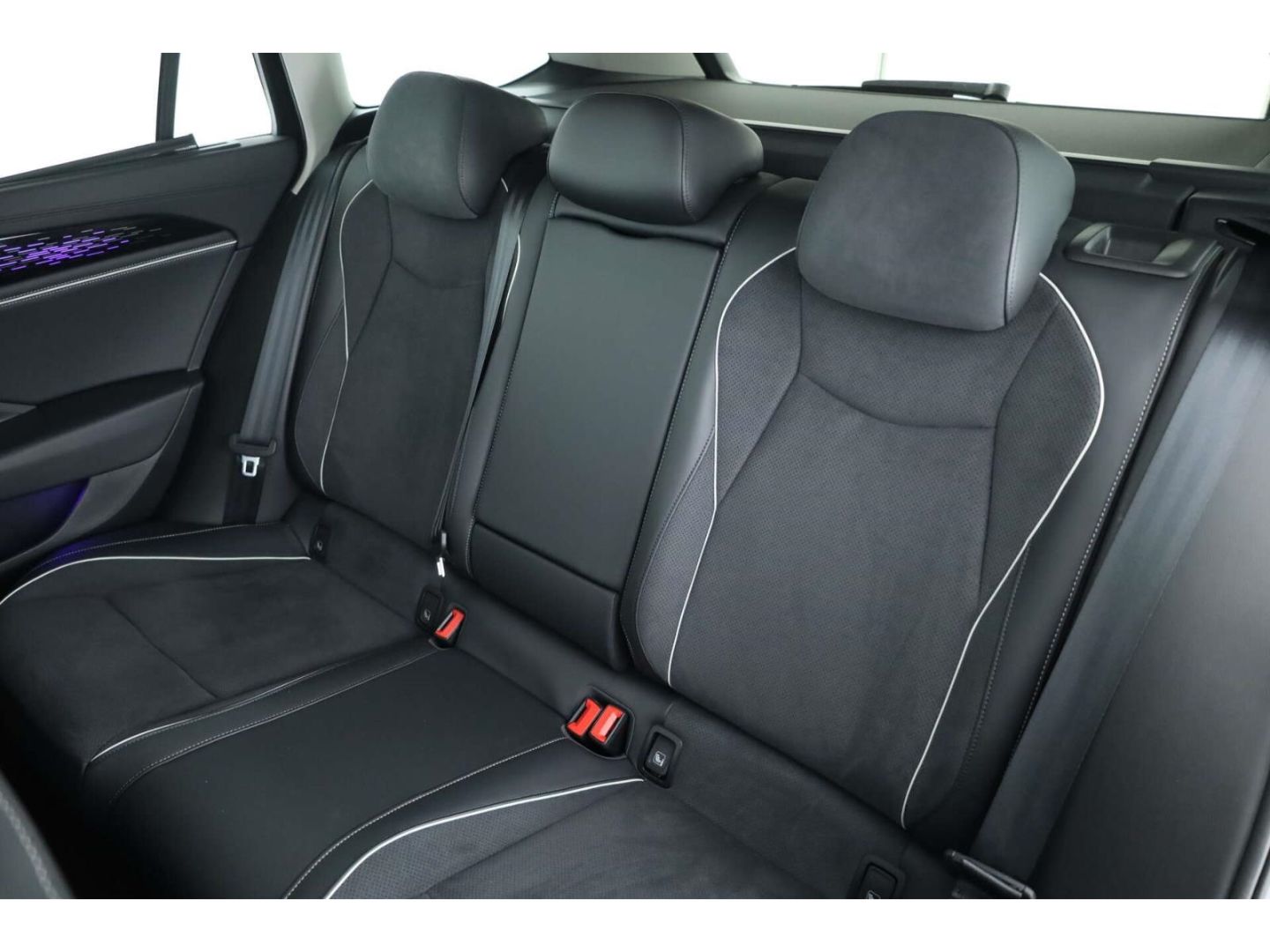 Volkswagen Passat 1.5 eHybrid Business DSG NAV/AHK/keyless foto 14