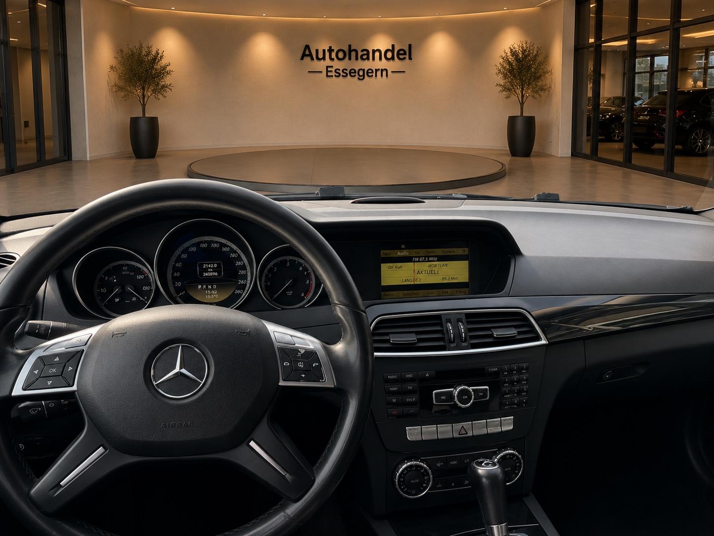 Mercedes-Benz C200 2011 — photo 11