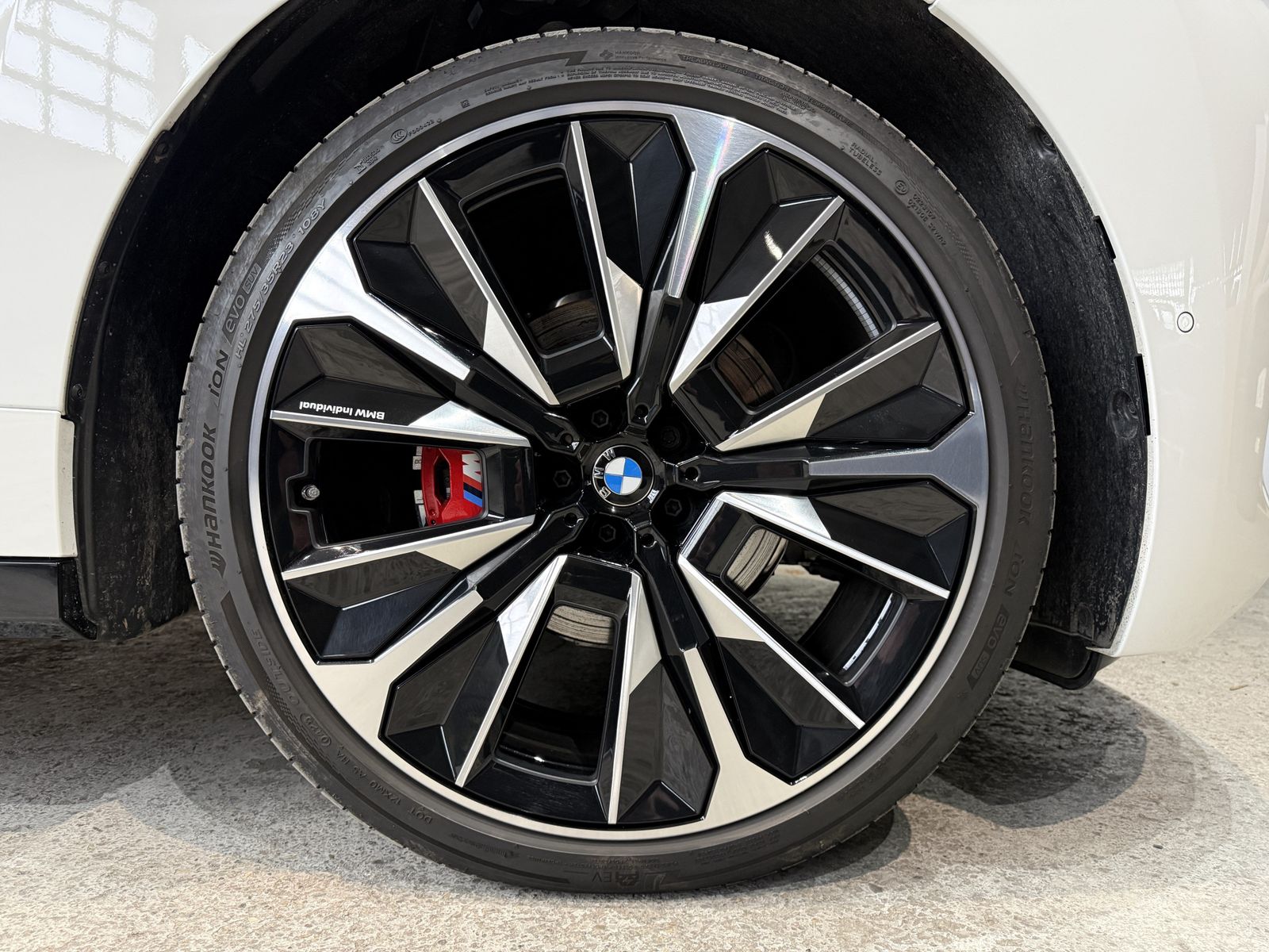 Fahrzeugabbildung BMW iX M70 | B&W| Panorama-Glasdach| Sitzbelüftung v