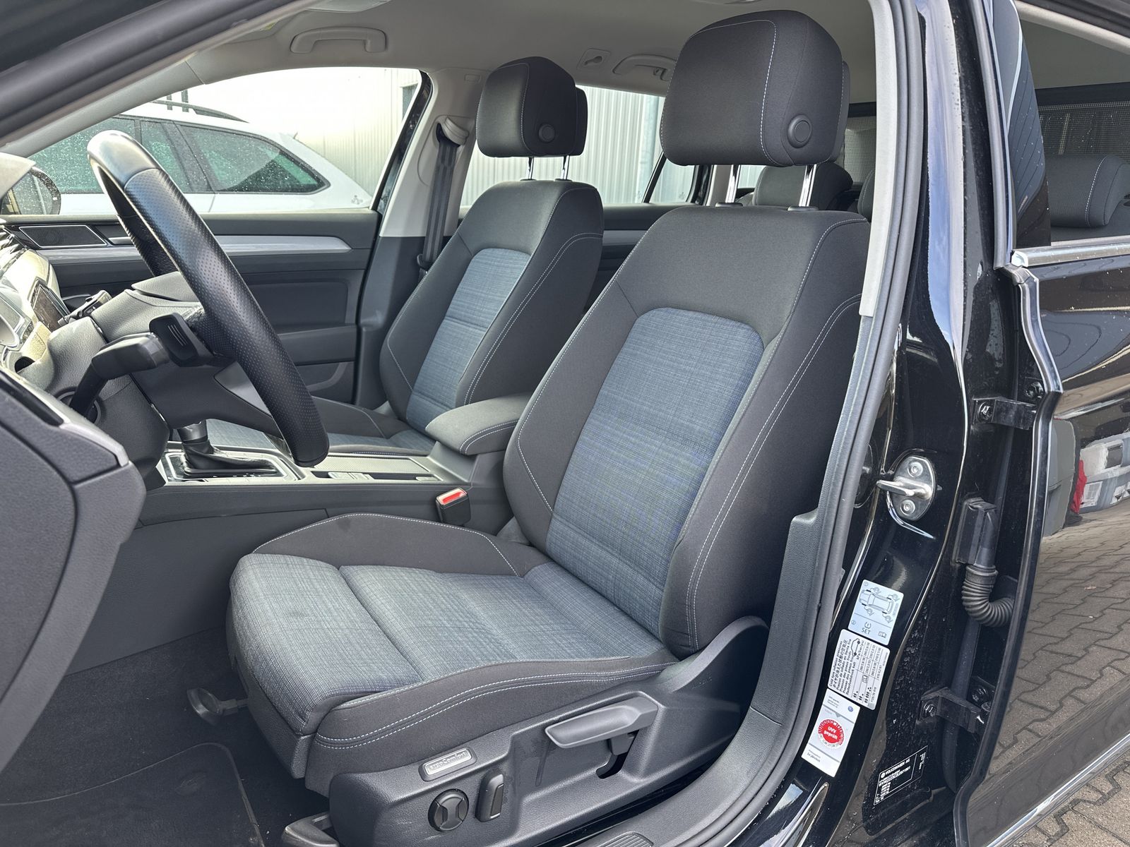 Fahrzeugabbildung Volkswagen Passat Variant 1.4 TSI DSG GTE NAV+LED+ACC+1HD