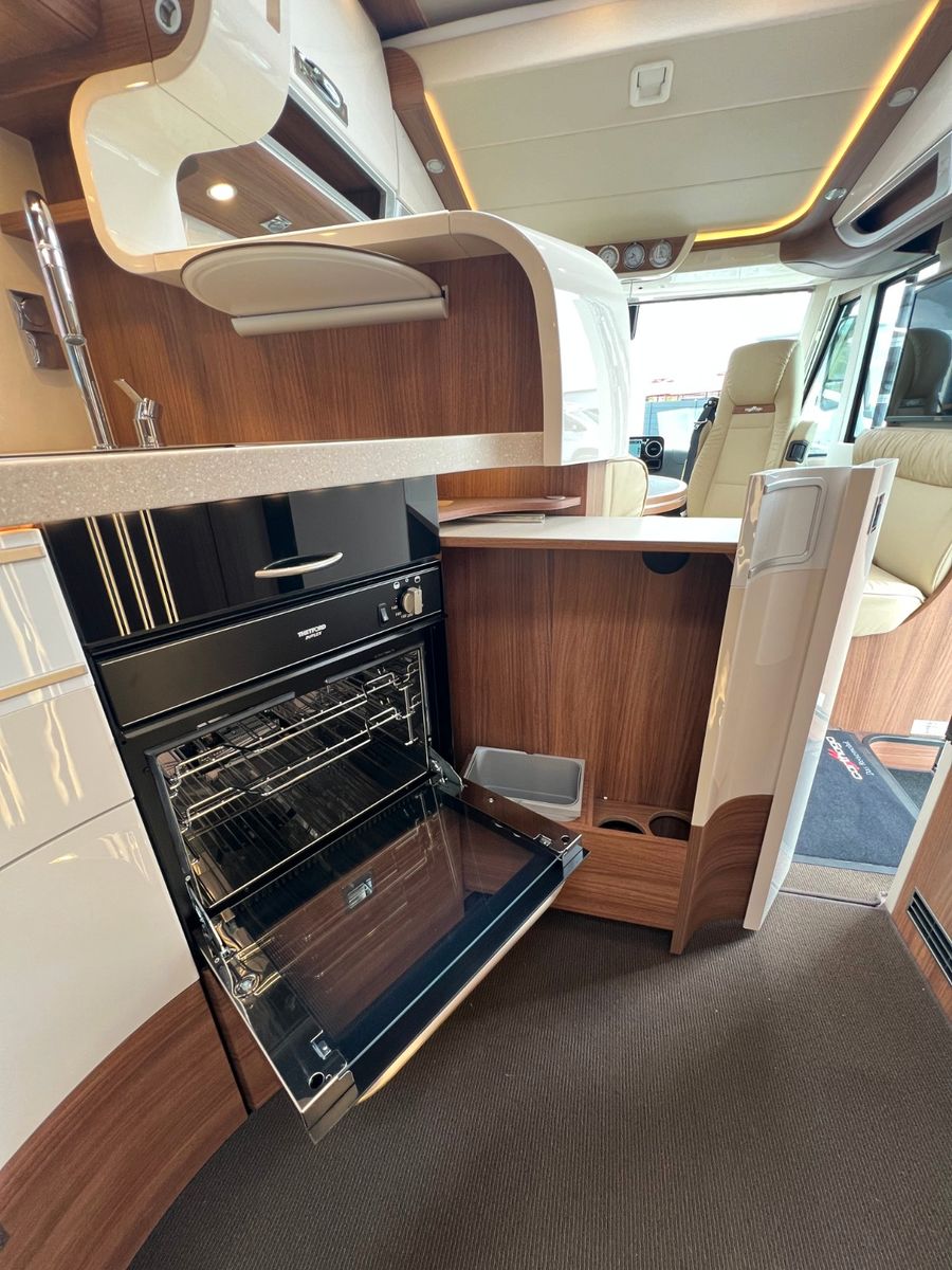 Fahrzeugabbildung Carthago Chic e-line I 50 LE DA Mercedes Sprinter Silver