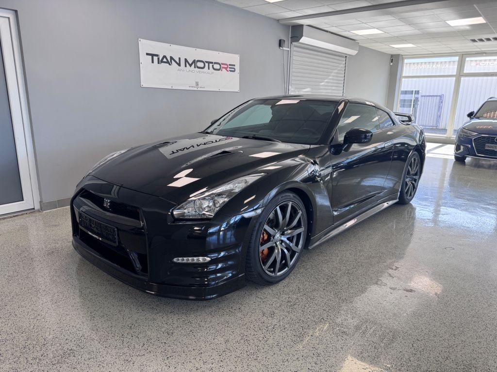 Nissan GT-R