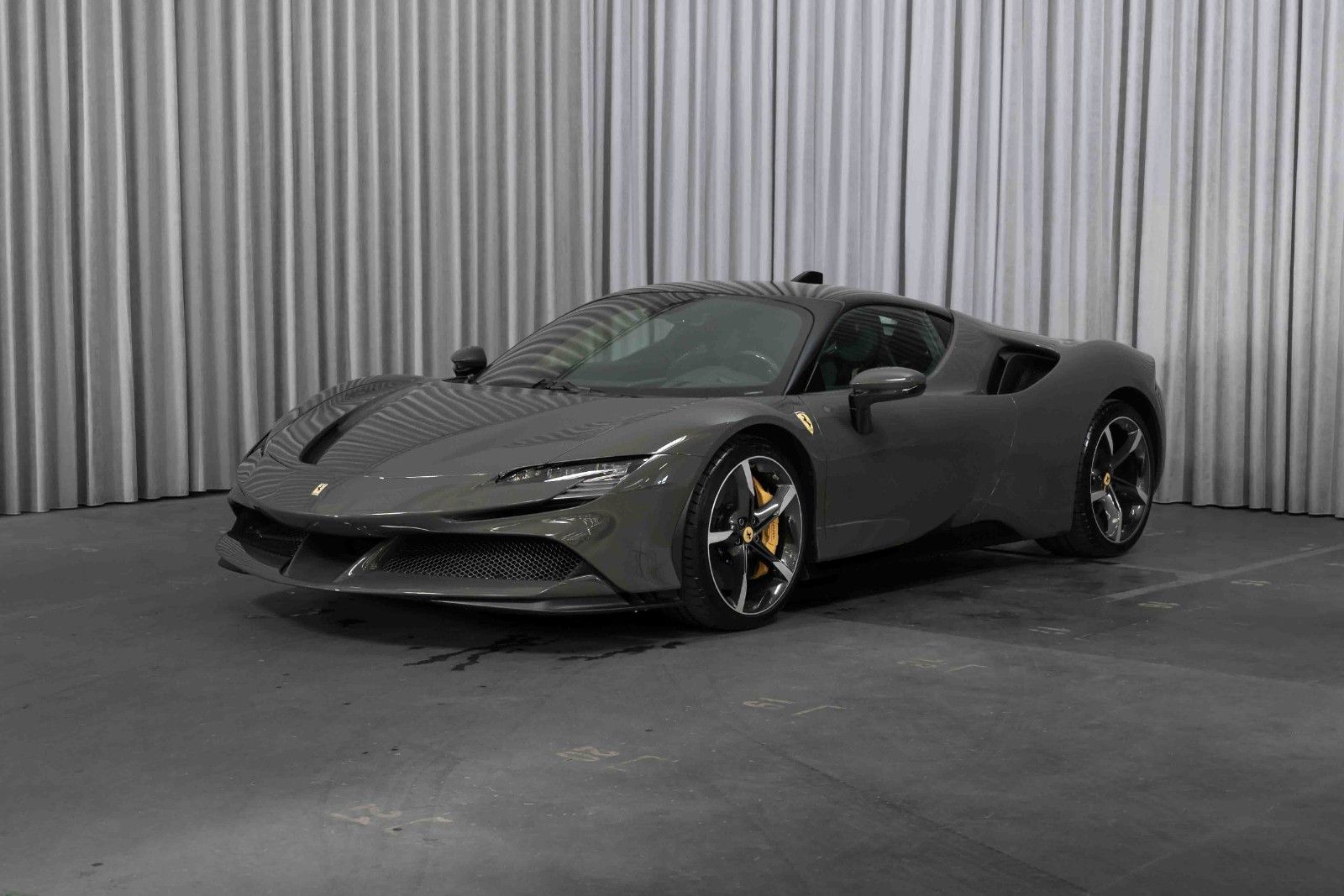 FERRARI SF90
