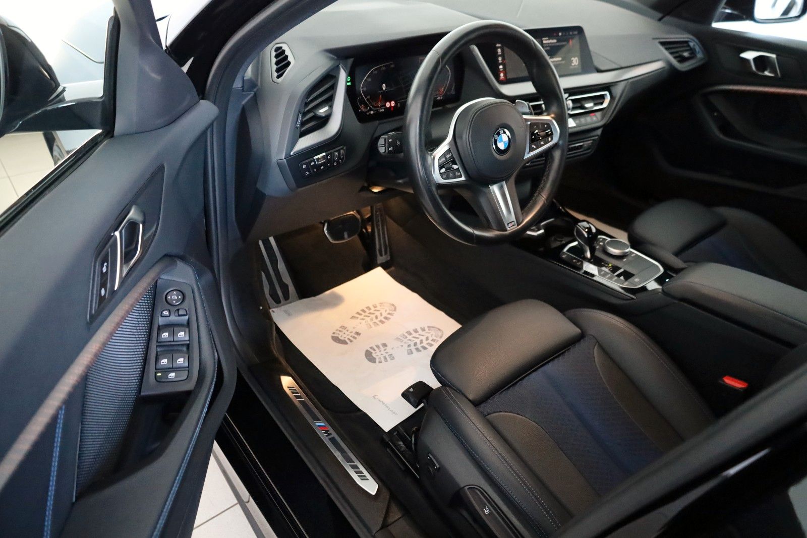 Fahrzeugabbildung BMW 120 i M Sport, T.Leder,Navi,LED,SH,Kamera,+WR