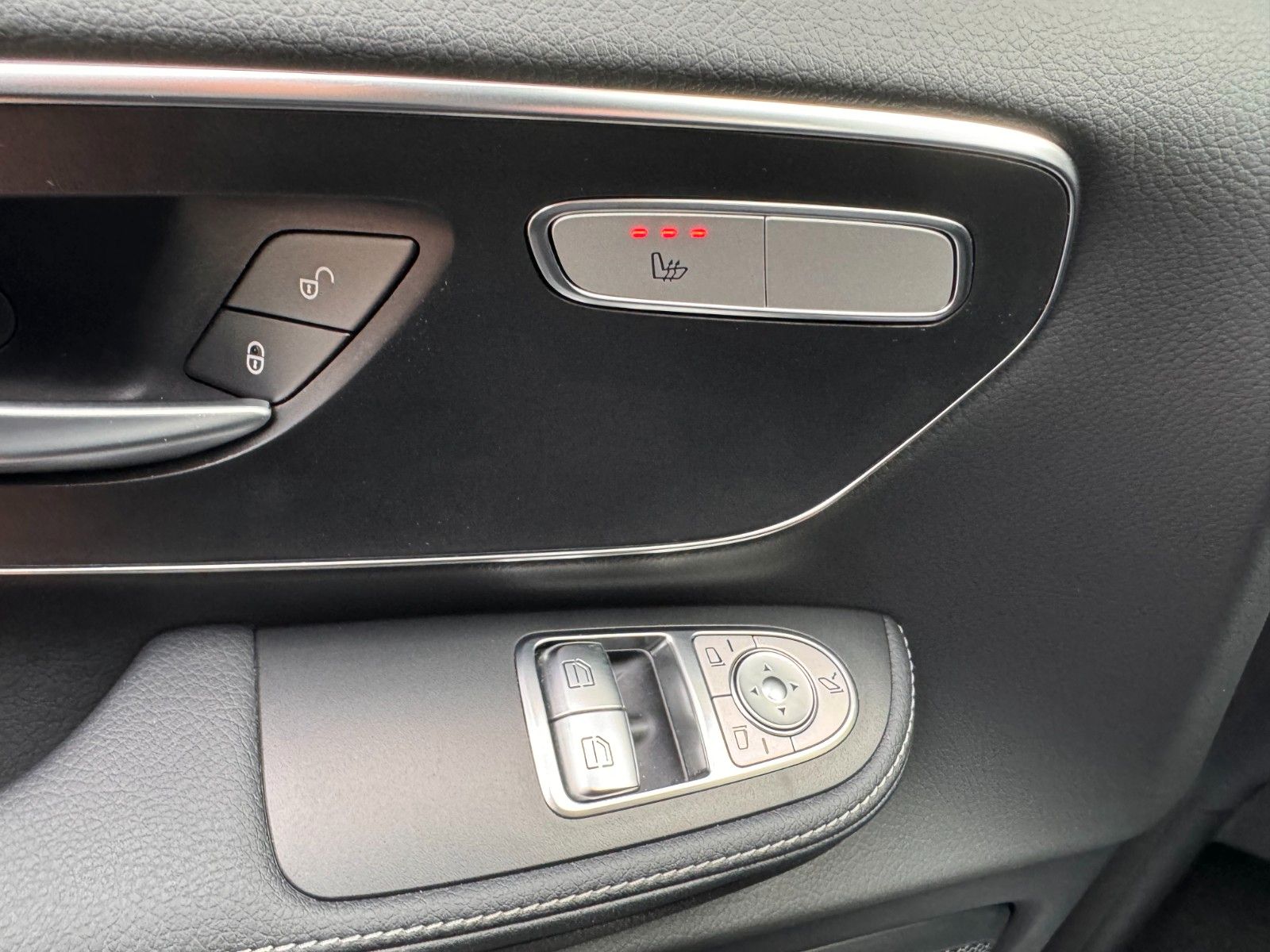 Fahrzeugabbildung Mercedes-Benz V 300 d 4MATIC AVA Extral AHK DISTRONIC Stdh