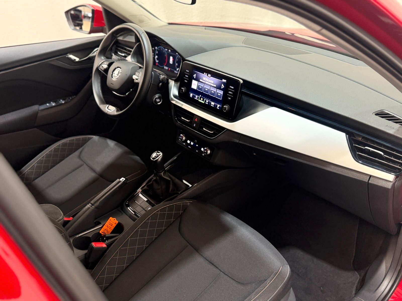 Fahrzeugabbildung SKODA Kamiq Ambition 1.0TSI / Android-Apple CarPlay