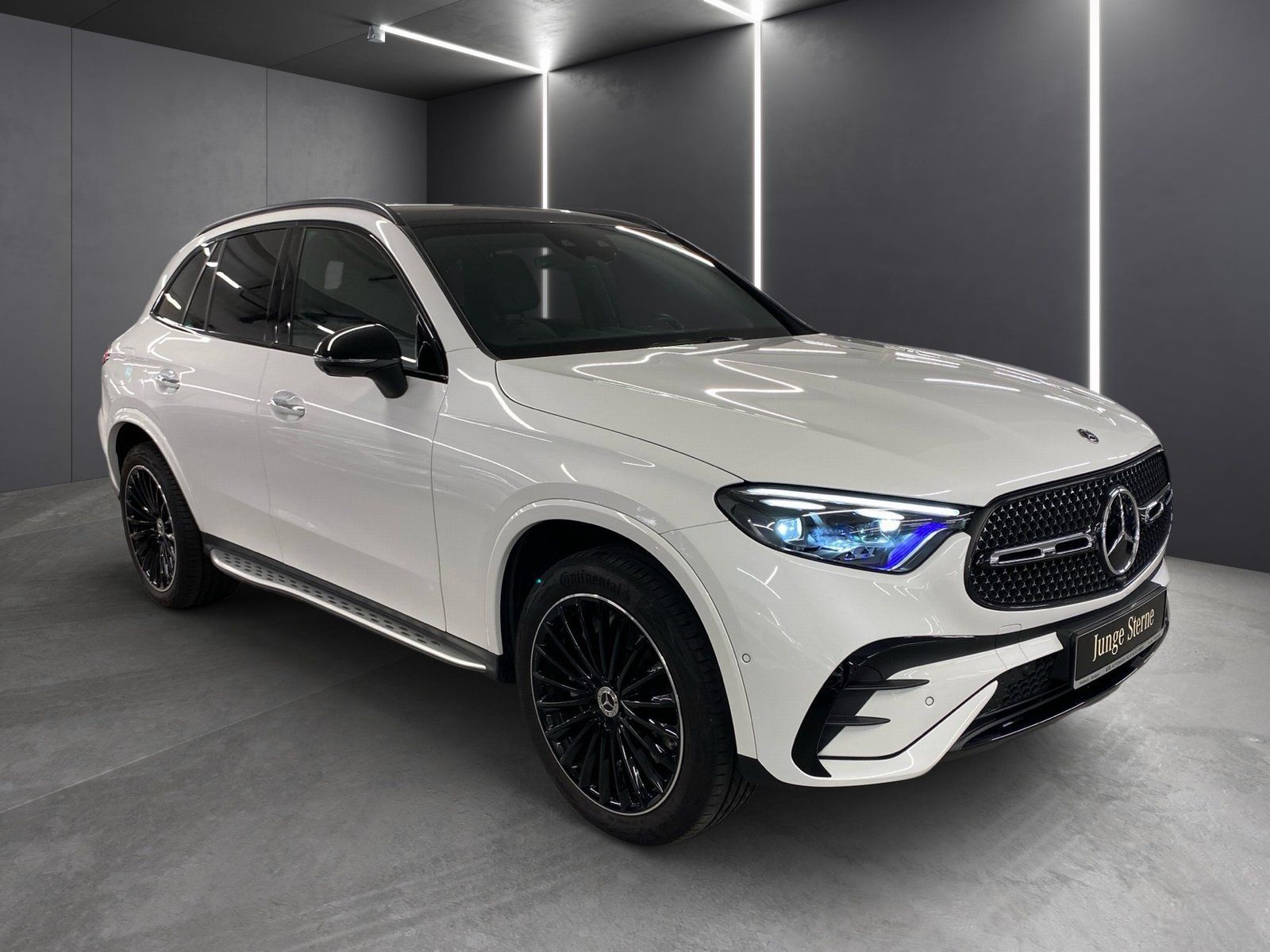 Fahrzeugabbildung Mercedes-Benz GLC 300 4M *Airmatic*STDHZG*HUD*Pano*Distro*AHK*