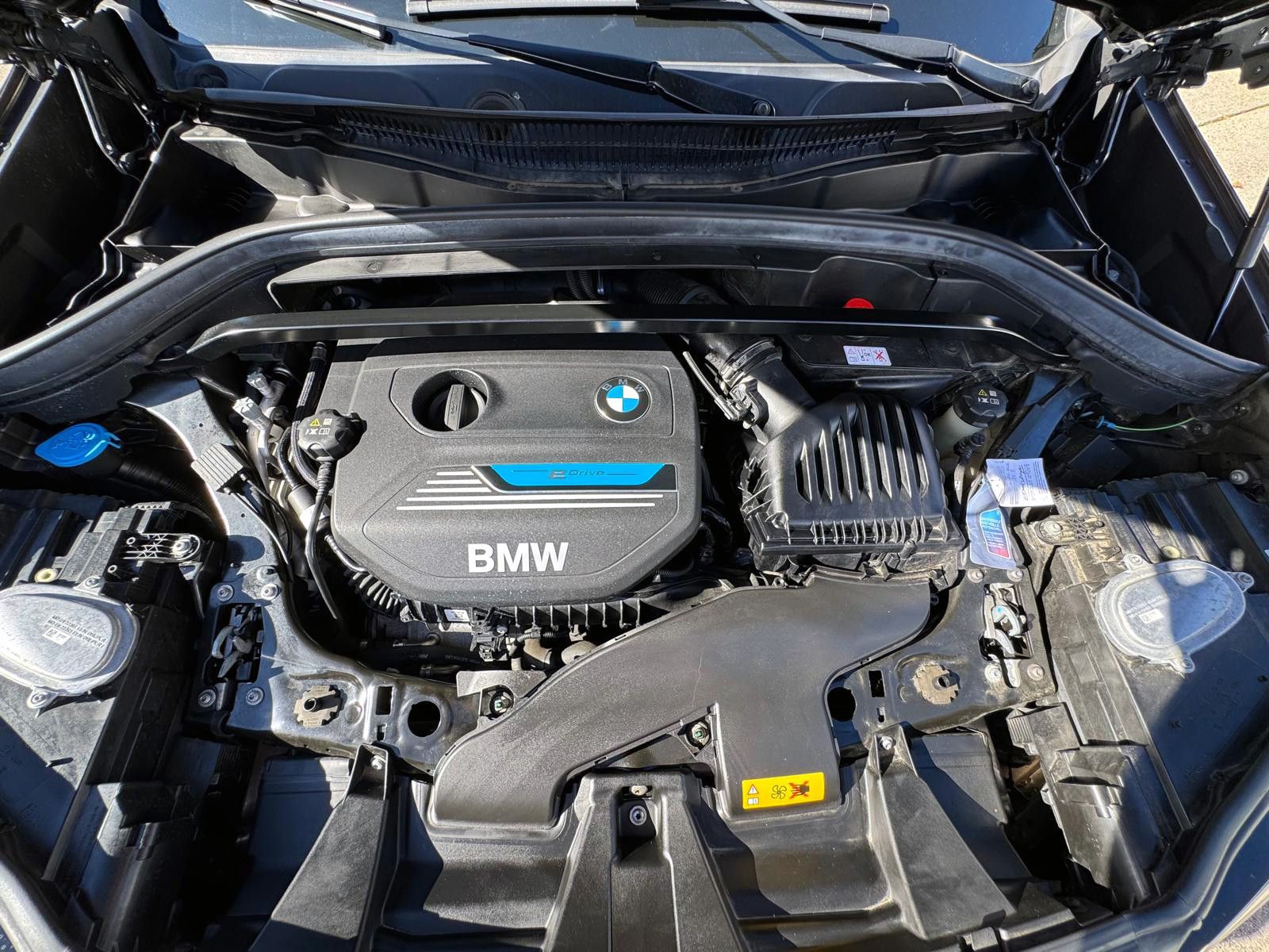 Fahrzeugabbildung BMW X1 xDrive25e Advantage ACC KAM LED PANO AHK SHZ