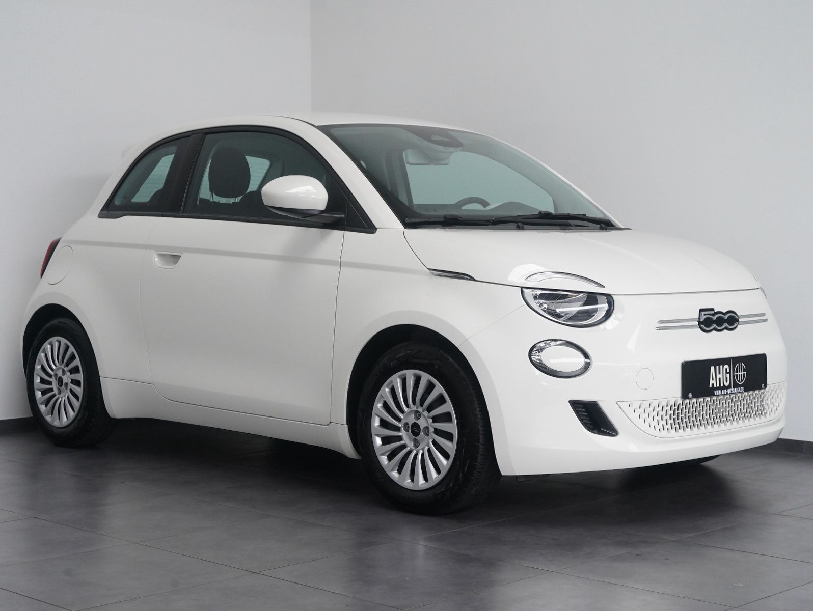 Fahrzeugabbildung Fiat 500e 87KW/42kWh/DC-LADEN/CARPLAY/DAB/SOH