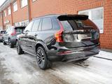 Volvo XC90 T8 AWD Plus Dark Facelift - Volvo XC90 mit Hybrid-Antrieb: Geländewagen, Automatik