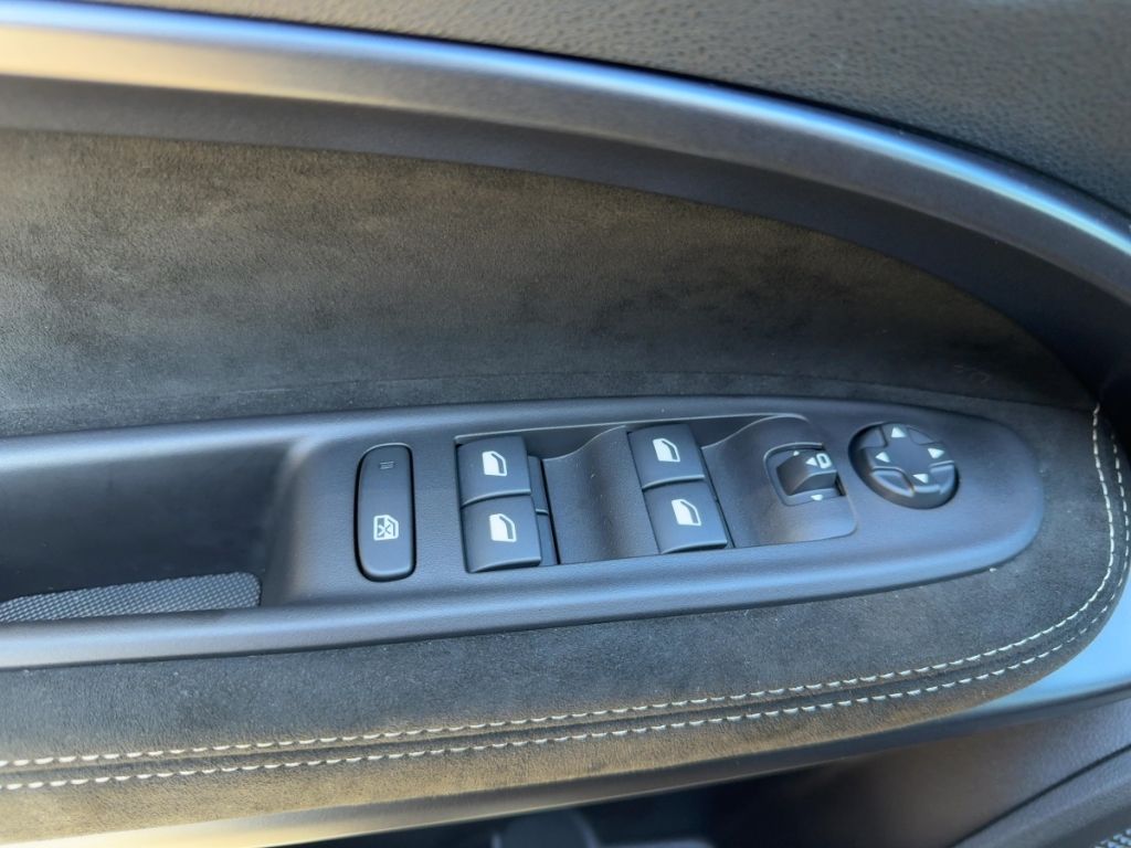 Fahrzeugabbildung Alfa Romeo Junior Elettrica Sport Speciale WÄRMEP. MATRIX N