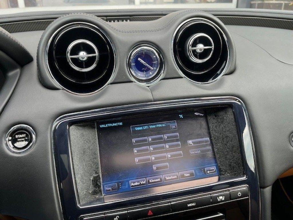 Jaguar XJ 3.0 V6 Diesel 275 ch – Design Edition Sport – Pano – 20" – Cuir – Caméra