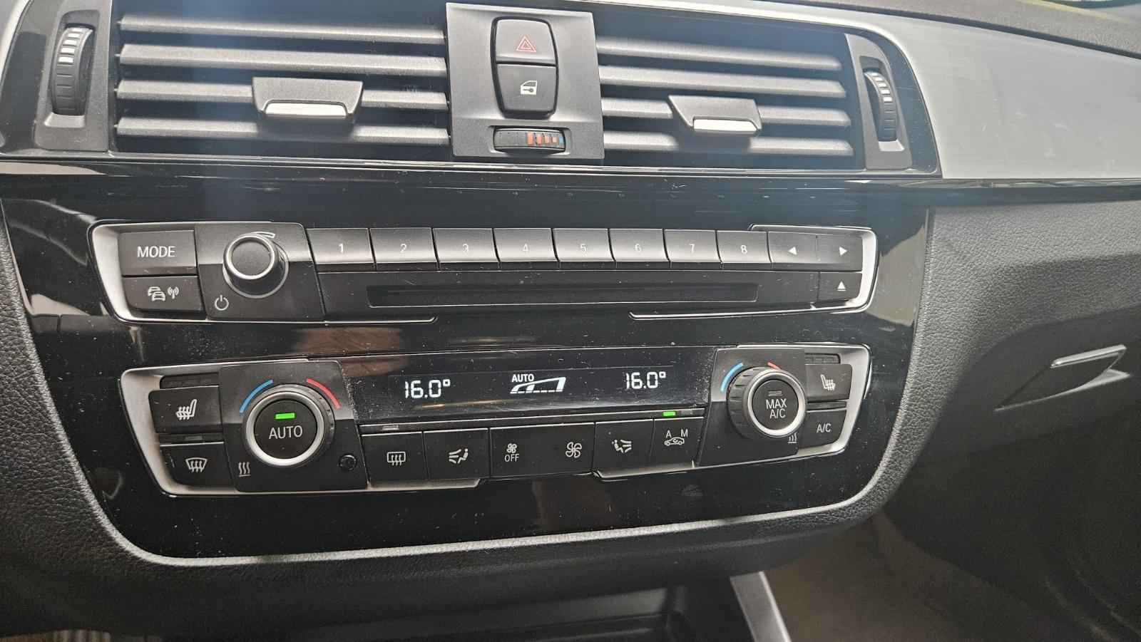 BMW 120i Vollleder Navi Tempomat Sitzheizung PDC LED
