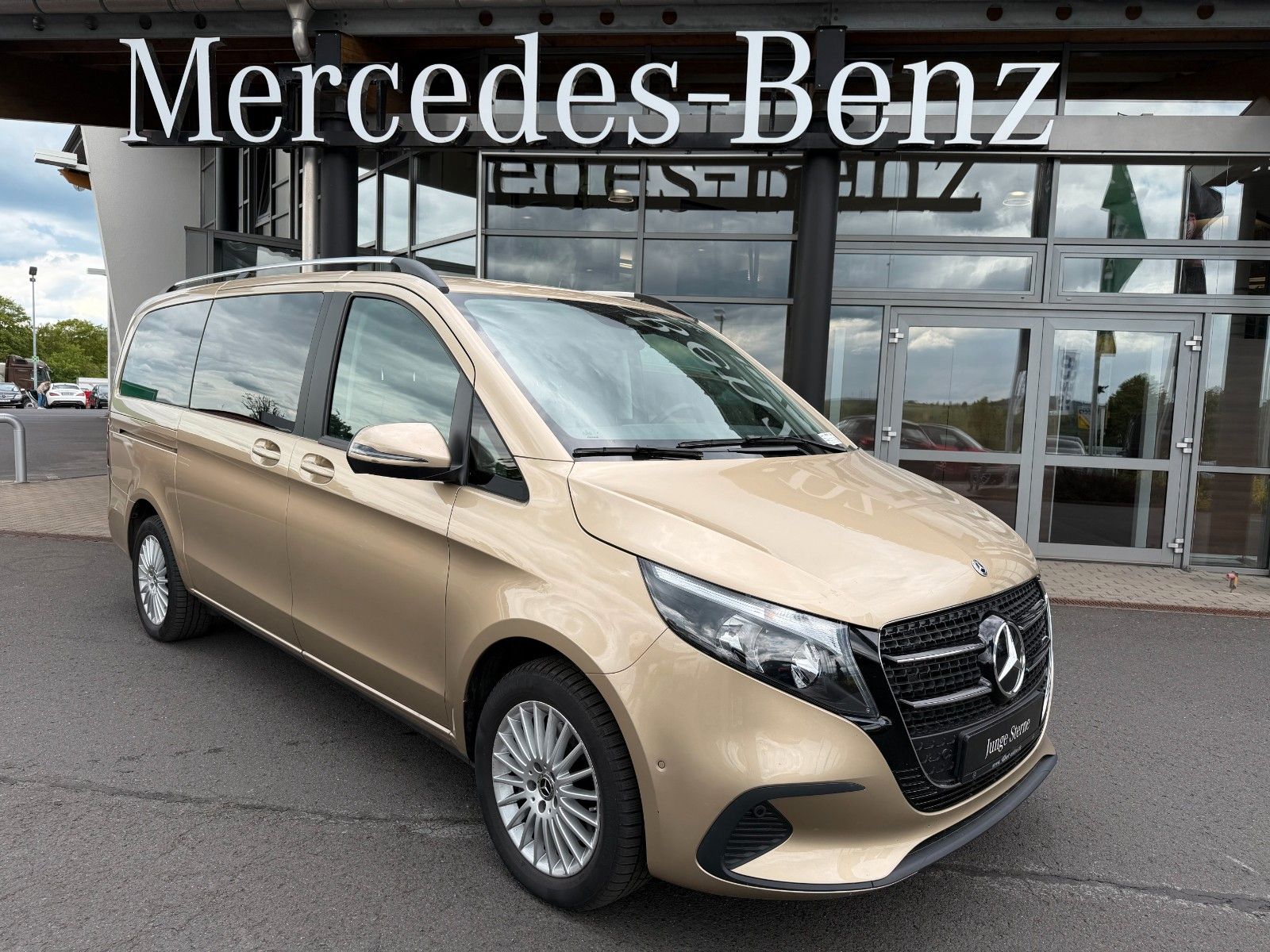 Fahrzeugabbildung Mercedes-Benz V 220 d DISTRONIC AHK 2,5to Standheizung