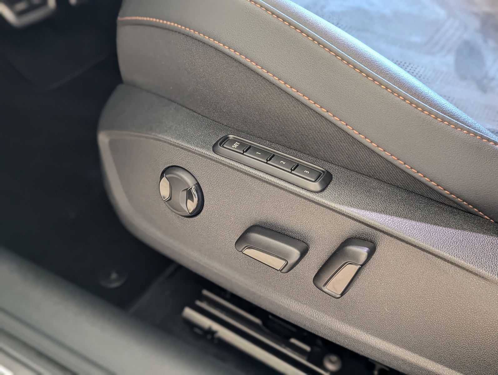 CUPRA Leon 1.5 eTSI Intelligent-Dynamic-Edge-Pake Cam - Image 21