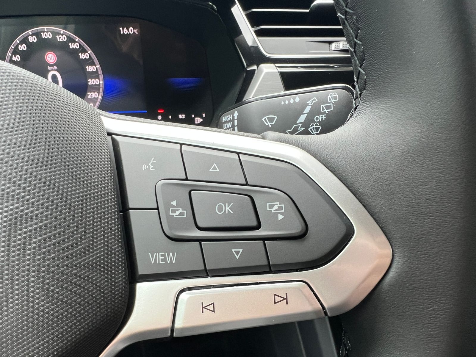 Fahrzeugabbildung Volkswagen Touran Comfortline 1.5 TSI DSG *LED, AHK, 7-Sitz