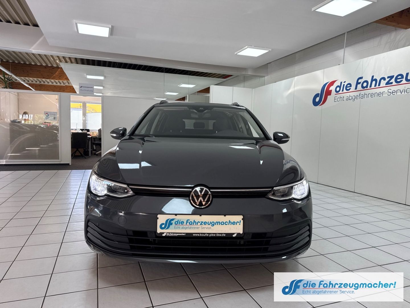 Fahrzeugabbildung Volkswagen Golf VIII Variant Life 2.0 TDI EU6d AHK-klappbar