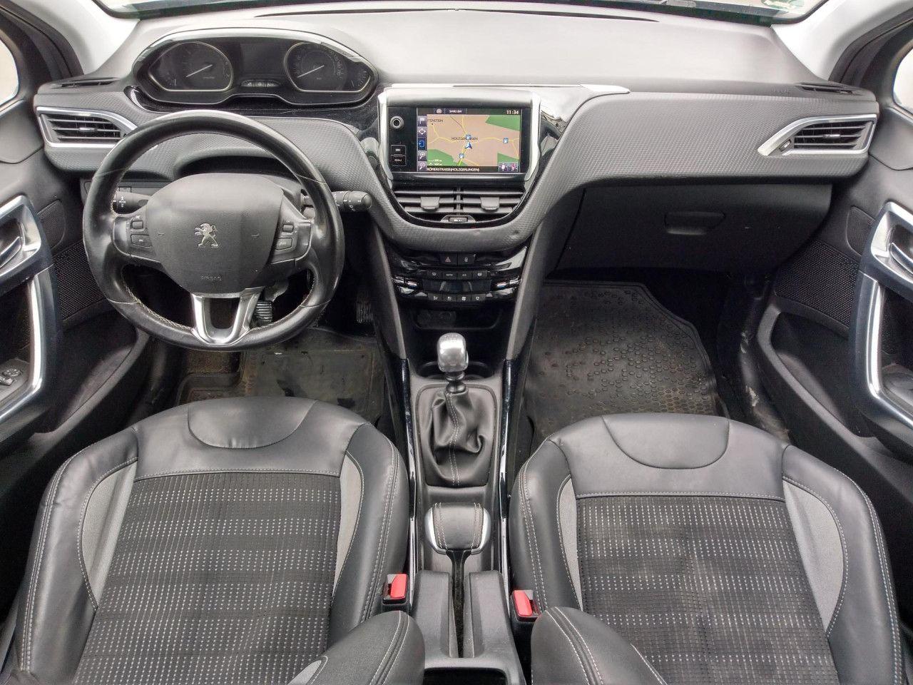 Peugeot 2008 1,2 Navi Sitzheizung Tempomat PDC Alu Klima