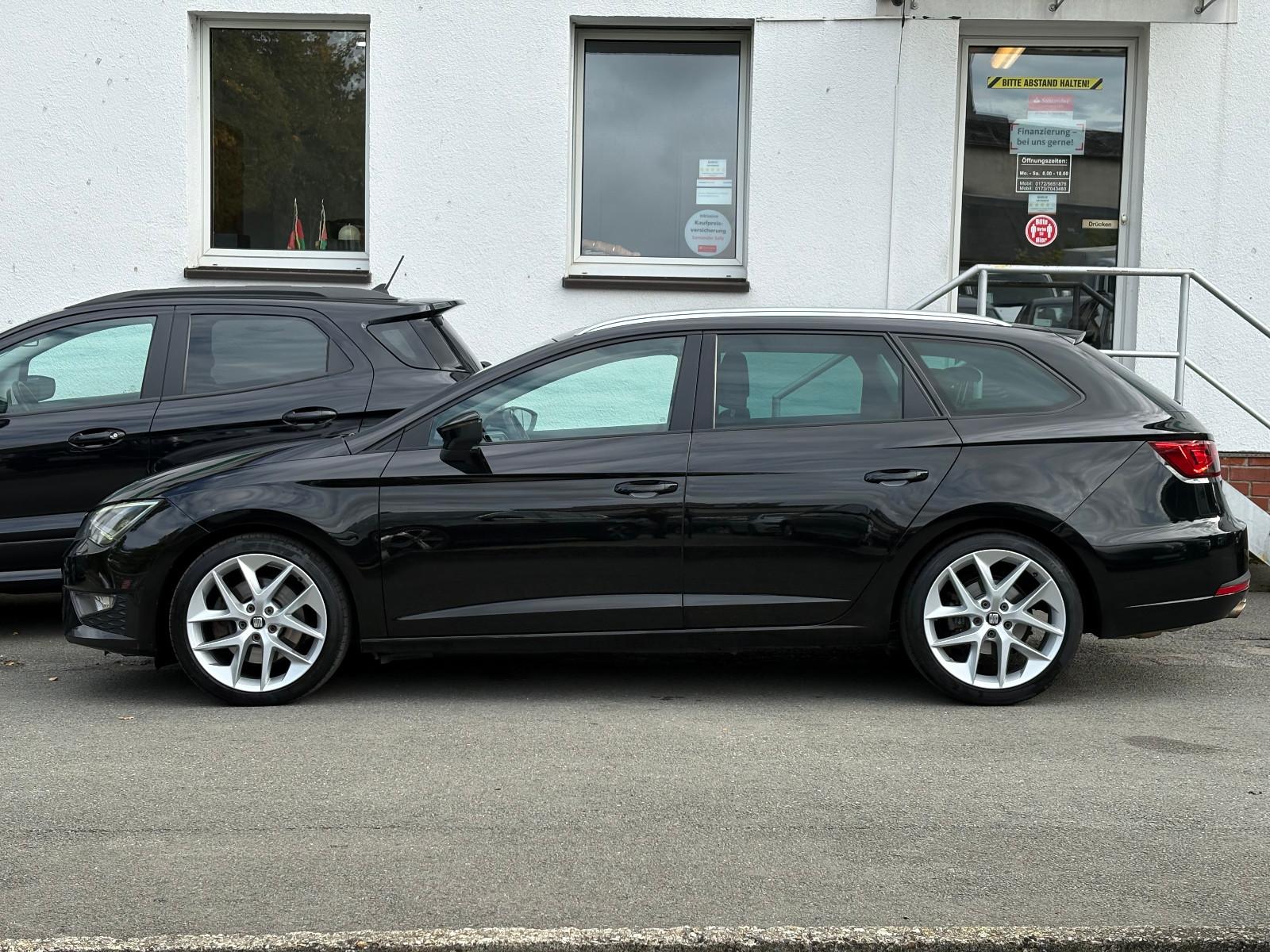 Seat Leon 2015 — rear view