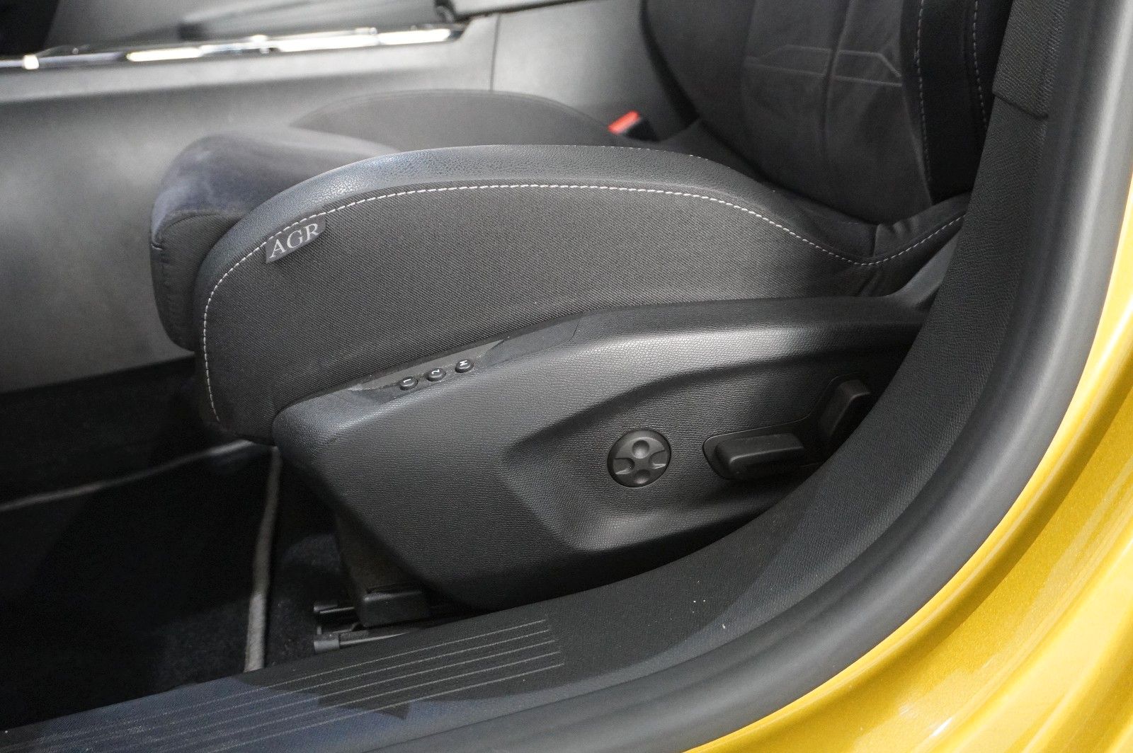 Fahrzeugabbildung Opel Astra L Lim. 1.2T ULTIMATE NAVI/LED/360°/PANO/SH