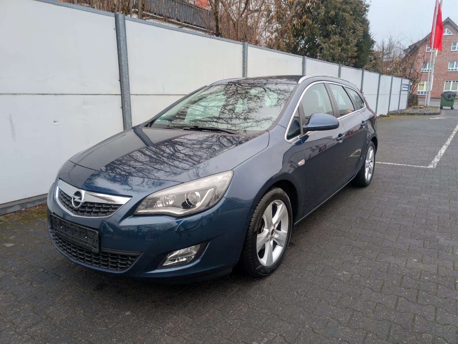 Opel Astra J Sports Tourer 1.4 Sport Xenon