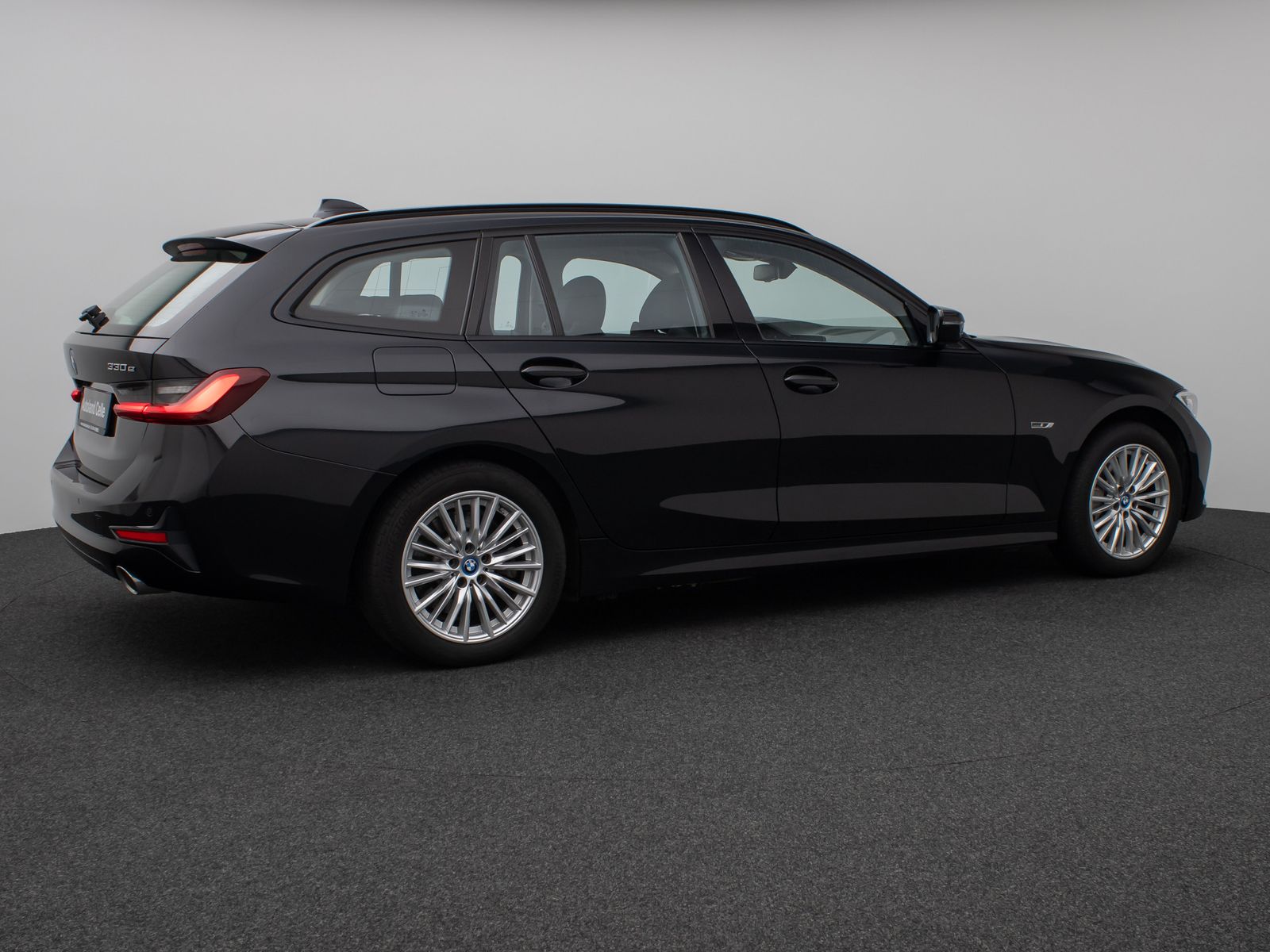 Fahrzeugabbildung BMW 330e xD SportLine Panorama Laser HUD DAB Komfort