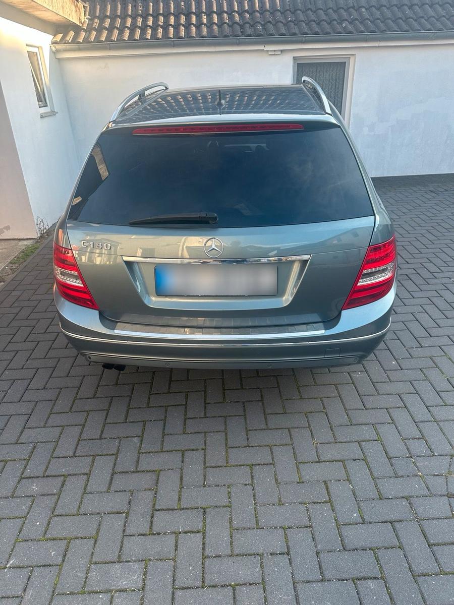 Mercedes-Benz C180 2011 — photo 11