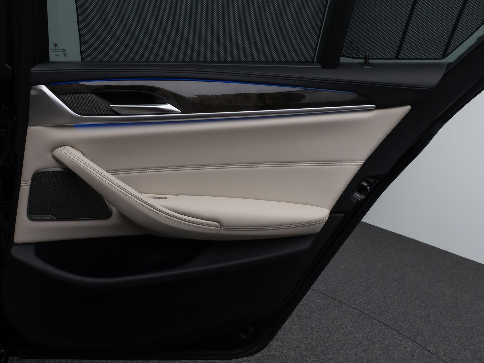 Fahrzeugabbildung BMW 520d Luxury Line Glasdach Kamera HUD DAB H/K 19"