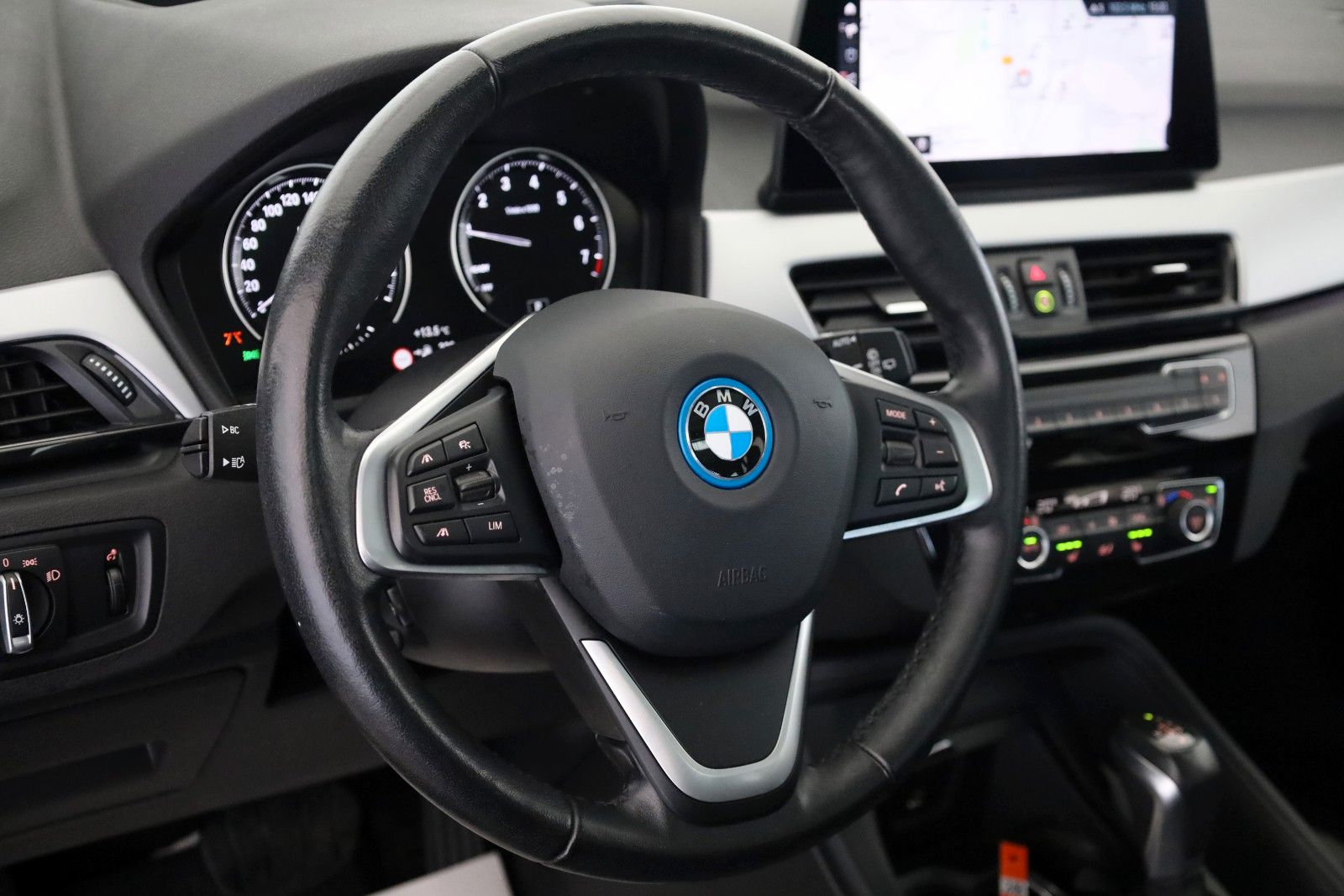 Fahrzeugabbildung BMW X1 xDrive 25 e Advantage,Leder,Navi,Pano,HUD,AHK