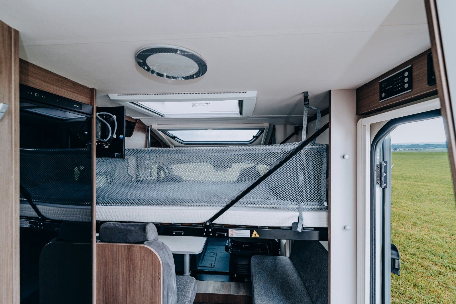 Fahrzeugabbildung Carado V347 pro+ Modell 2026  SIE SPAREN € 4.164 €