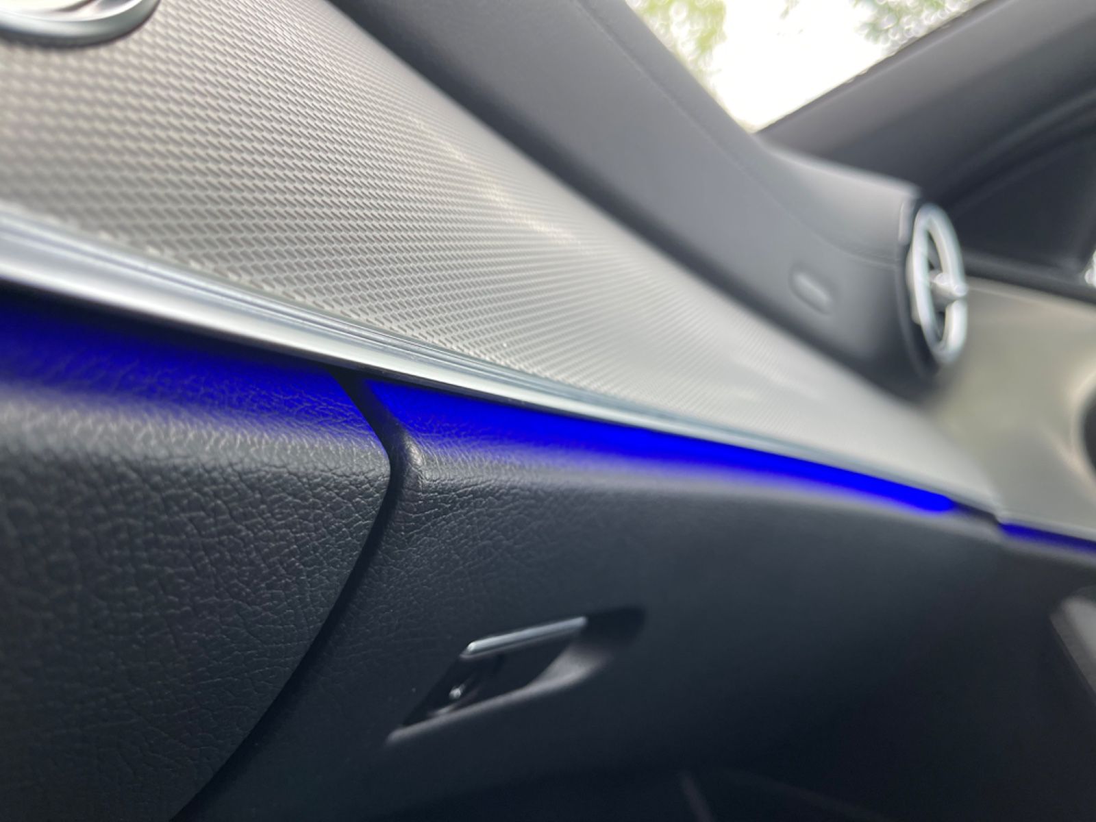 Fahrzeugabbildung Mercedes-Benz E 220d T 4Matic AMG*Standheizung*AmbientLight*