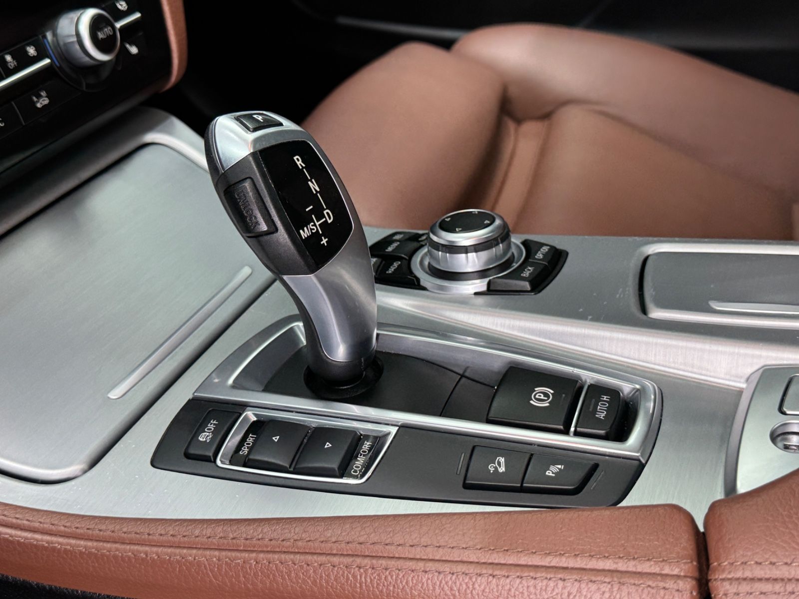 Fahrzeugabbildung BMW 535 d xDrive Touring|KOMFORTSITZE|PANO|M-PAKET|