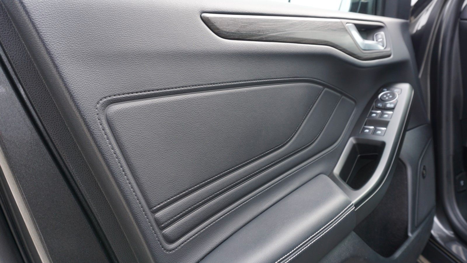 Fahrzeugabbildung Ford Focus Turnier Vignale, Kamera, Pano, Leder, LED