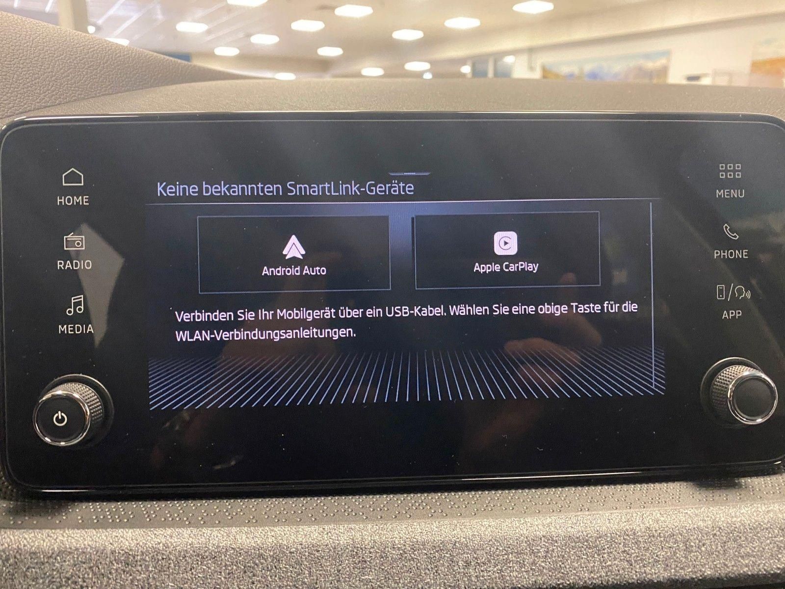 Fahrzeugabbildung SKODA Kamiq 1.5 TSI DSG Selection+SITZHEIZUNG+KAMERA++