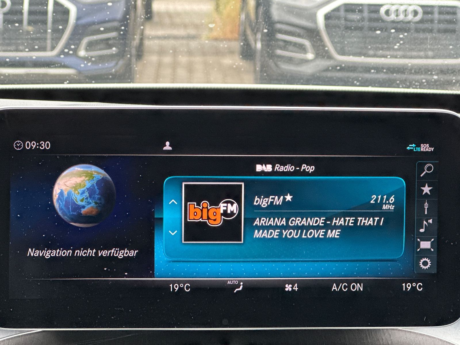 Fahrzeugabbildung Mercedes-Benz C 300 de T AMG-Line NAV+LED+AHK+ACC+KAM+AIRMATIC