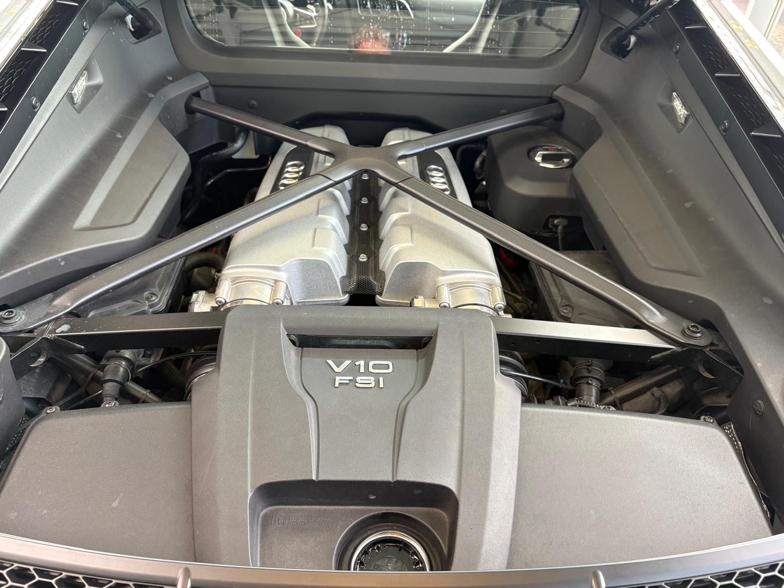 Fahrzeugabbildung Audi R8 Coupe 5.2 FSI quattro/erst 19800 km