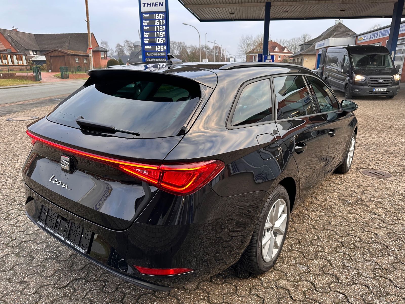 Fahrzeugabbildung SEAT Leon ST 1.5 eTSI Style DSG AHK/ACC/LED/SHZG/PDC