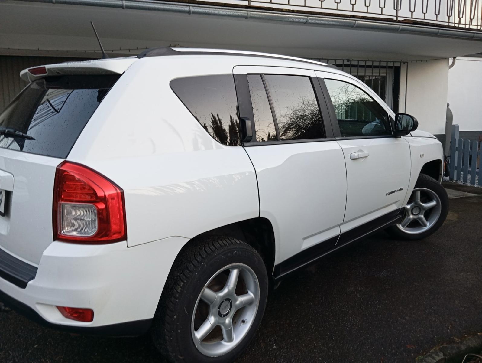 Jeep Compass 2011 — interior