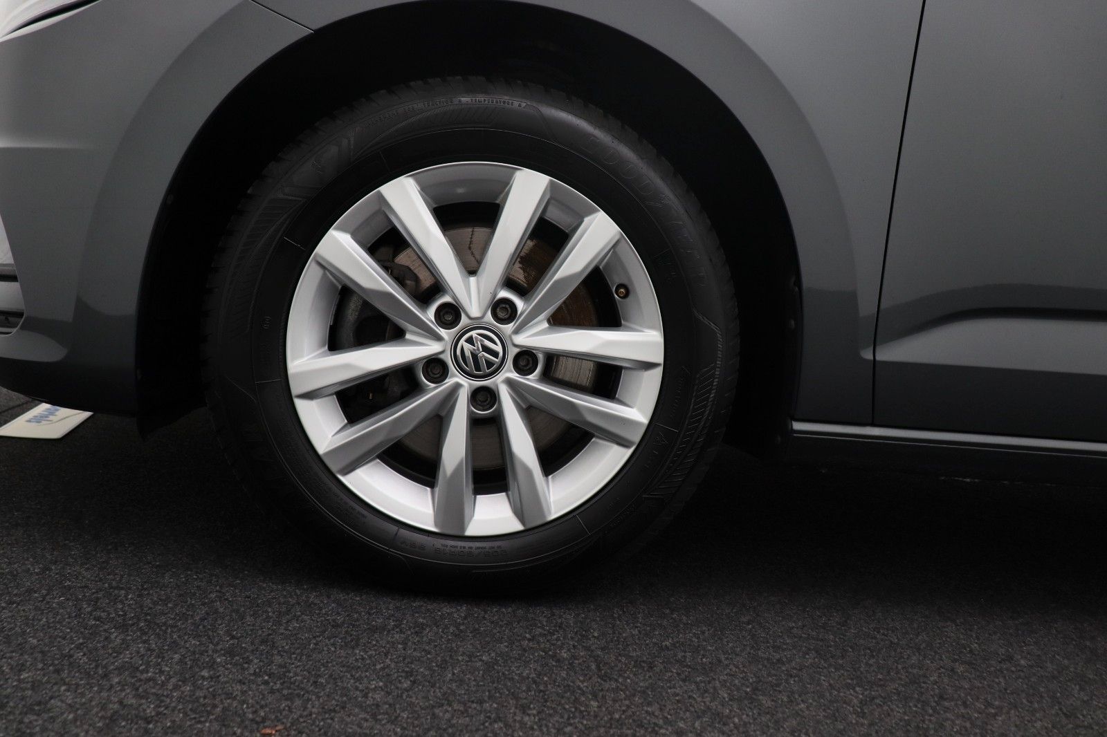 Fahrzeugabbildung Volkswagen Touran Comfortline ACC DSG AHK Massage