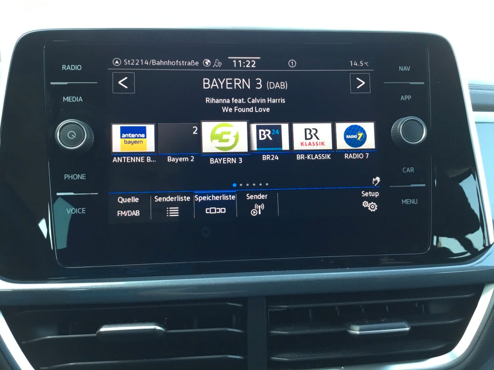 Fahrzeugabbildung Volkswagen T-Roc 1.5 TSI DSG Style+AHK+LED+ACC+17"+Kamera