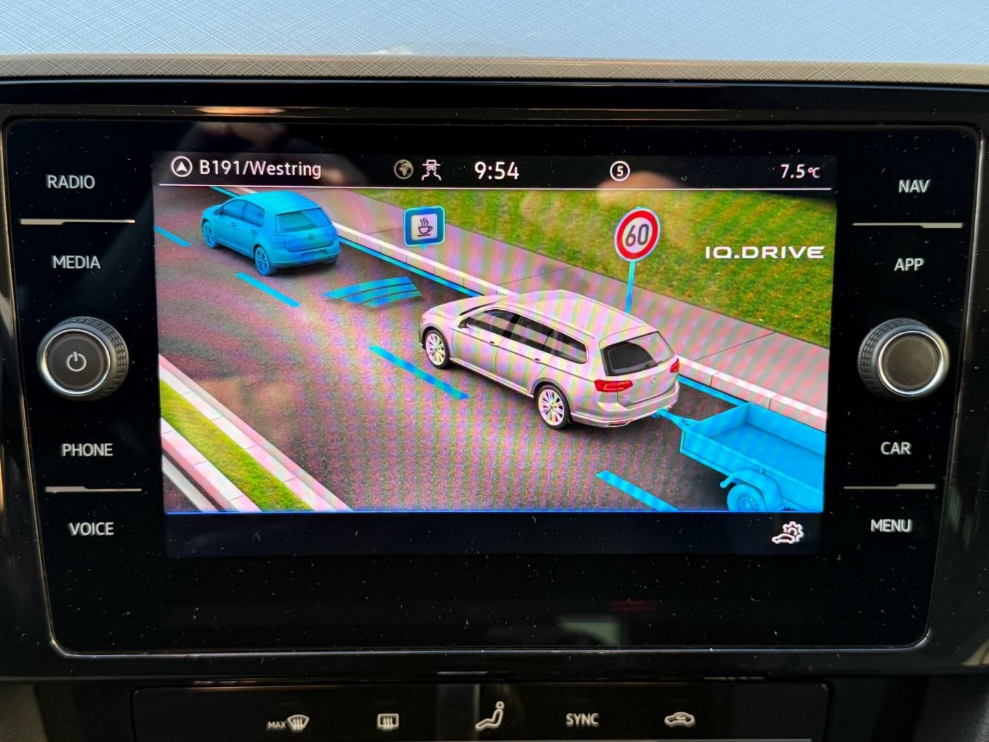 VW Passat Business AHK Navi LED ACC SHZ CarPlay And - Image 22