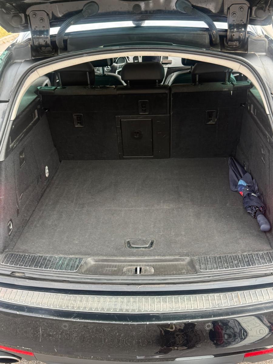 Opel Insignia 2010 — салон