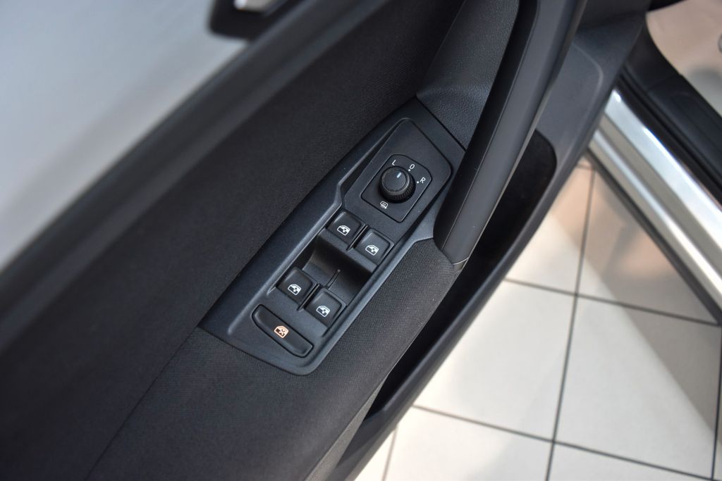 VW Tiguan 1.5 TSI~Navi~LED~Kamera~Keyless Go~Apple VW Tiguan 1.5 TSI~Navi~LED~Kamera~Keyless Go~Apple