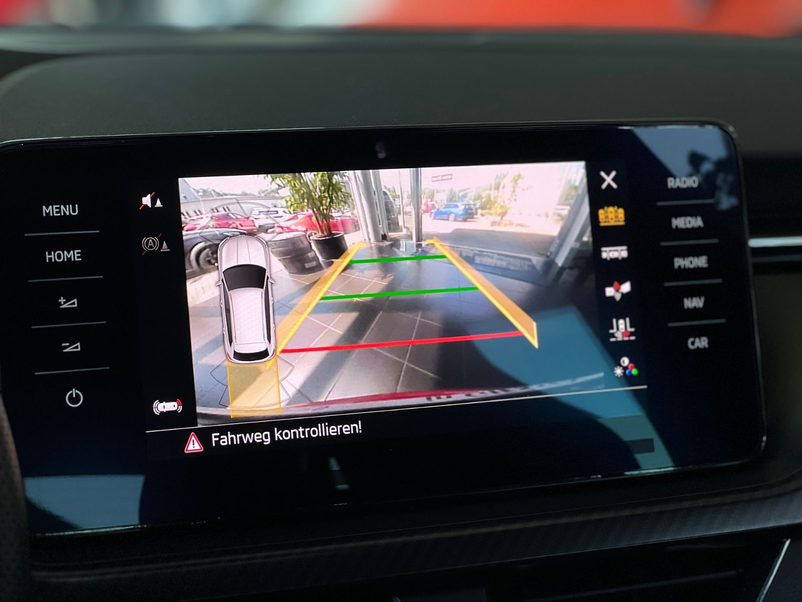 Fahrzeugabbildung SKODA KAMIQ Monte Carlo PANO LED NAV SHZ ALU